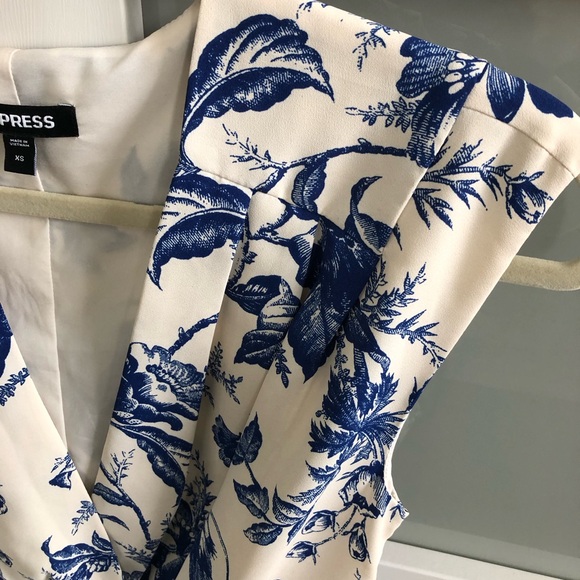 Express Women's Blue Floral Wrap Front Dress X-Small - Picture 2 of 4